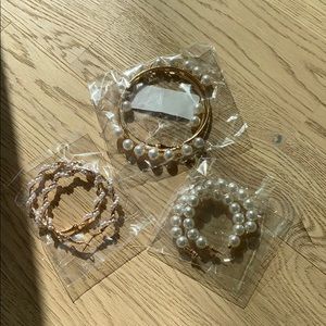NWT! Set of 3 Pearl Hoop Earrings 💕
